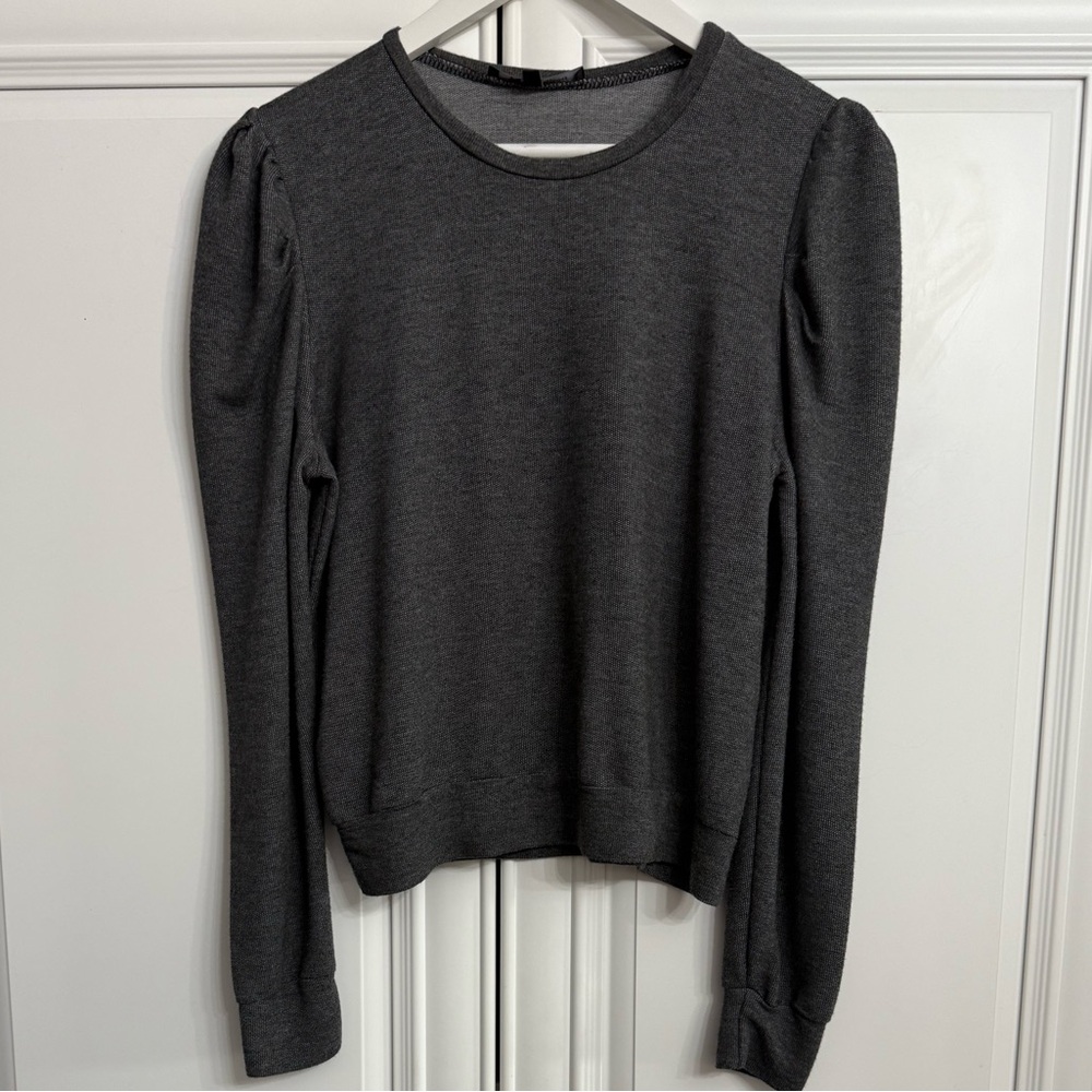 YMI Size Medium Grey Crew Neck Top with Leg of Mutton Sleeves Lightweight
